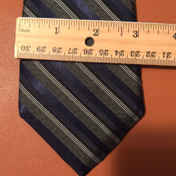 Calvin Klein Silk Tie - Picture 9 of 9